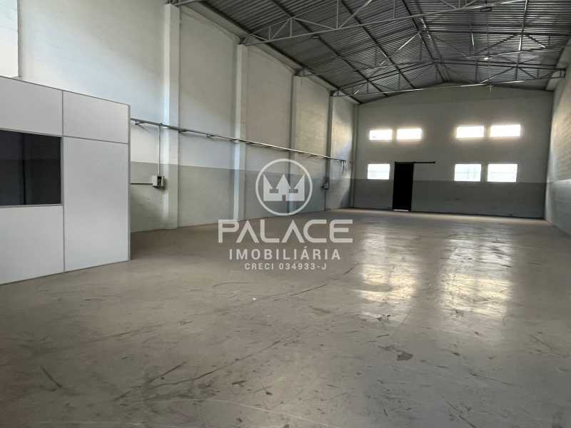 Imagens do imóveis Barracão :  / Comercial / Guamium