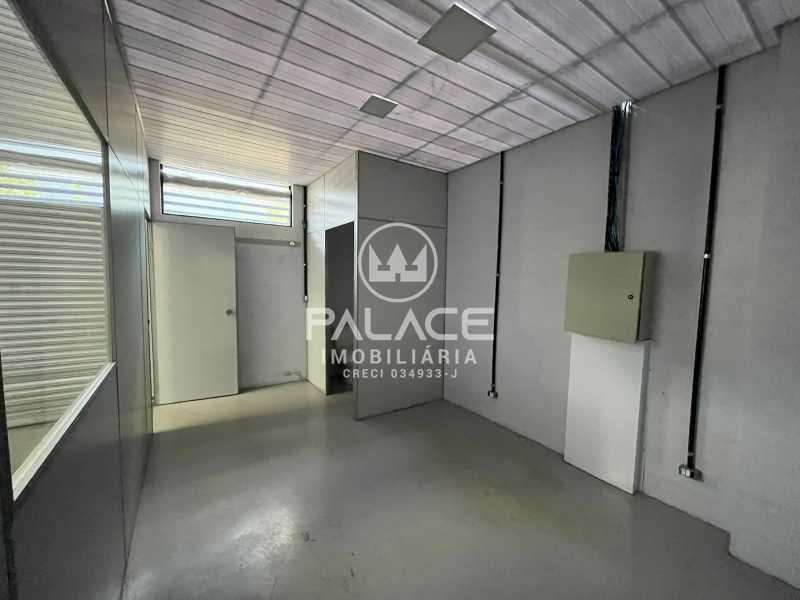 Imagens do imóveis Barracão :  / Comercial / Guamium