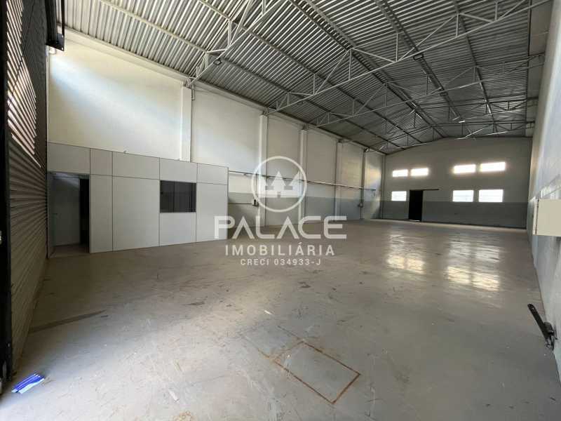 Imagens do imóveis Barracão :  / Comercial / Guamium