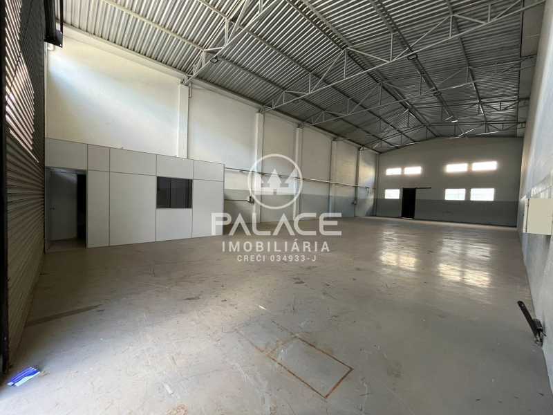 Imagens do imóveis Barracão :  / Comercial / Guamium