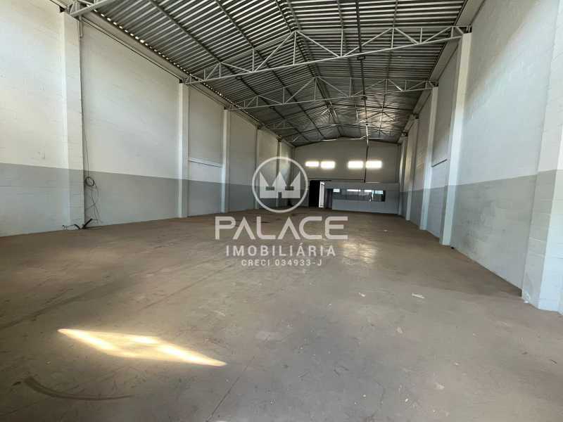 Imagens do imóveis Barracão :  / Comercial / Guamium