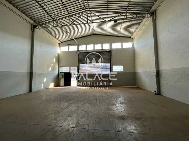 Imagens do imóveis Barracão :  / Comercial / Guamium