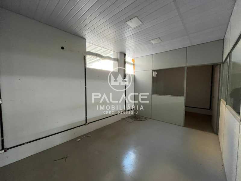 Imagens do imóveis Barracão :  / Comercial / Guamium