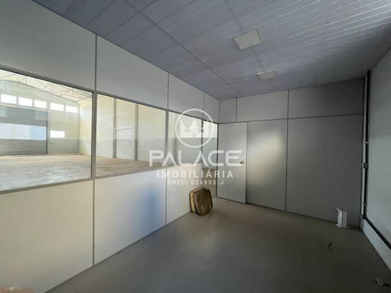 Imagens do imóveis Barracão :  / Comercial / Guamium