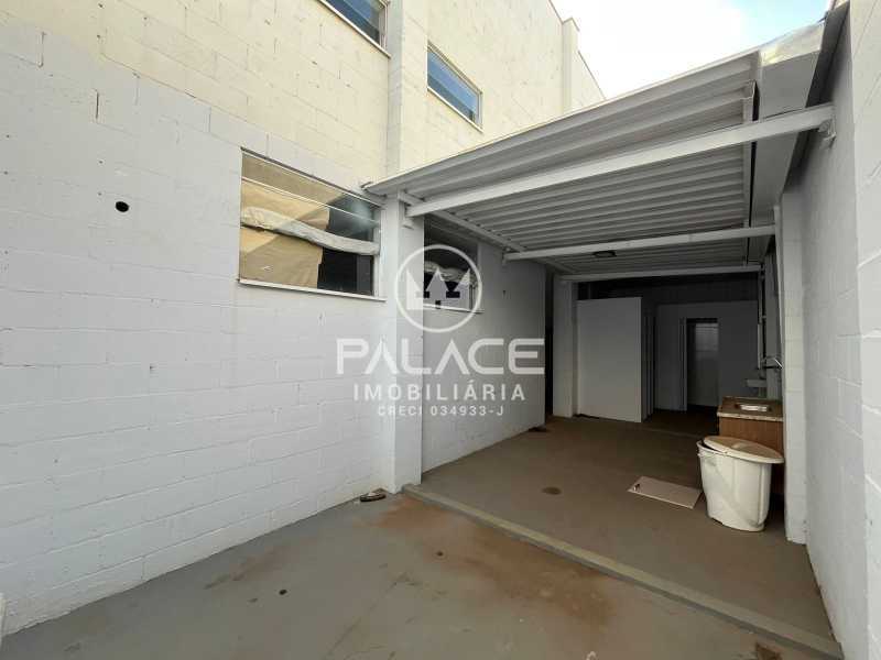 Imagens do imóveis Barracão :  / Comercial / Guamium