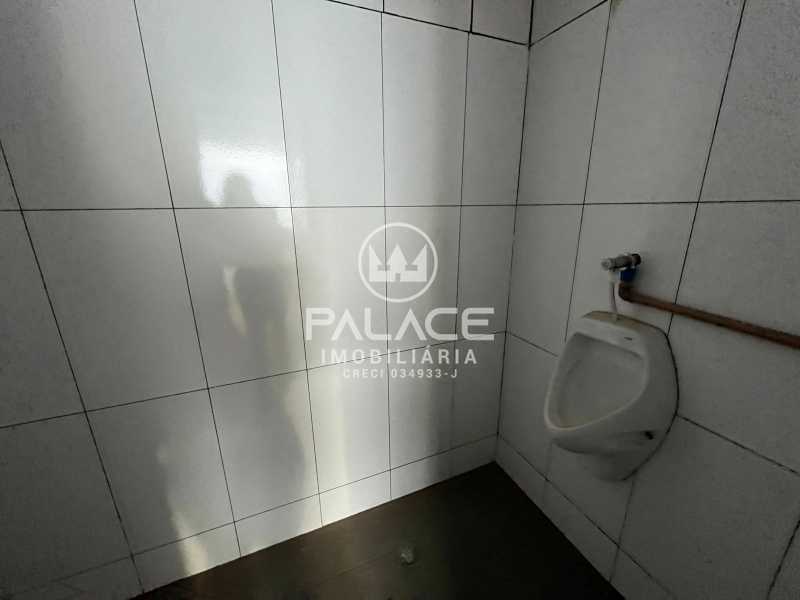 Imagens do imóveis Barracão :  / Comercial / Guamium