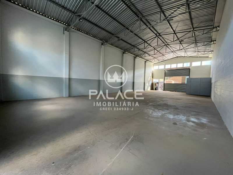 Imagens do imóveis Barracão :  / Comercial / Guamium