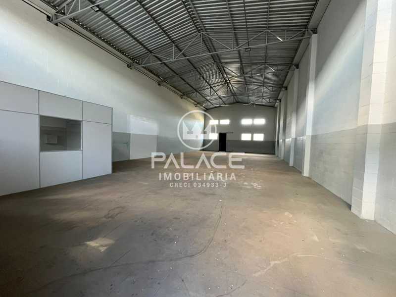 Imagens do imóveis Barracão :  / Comercial / Guamium