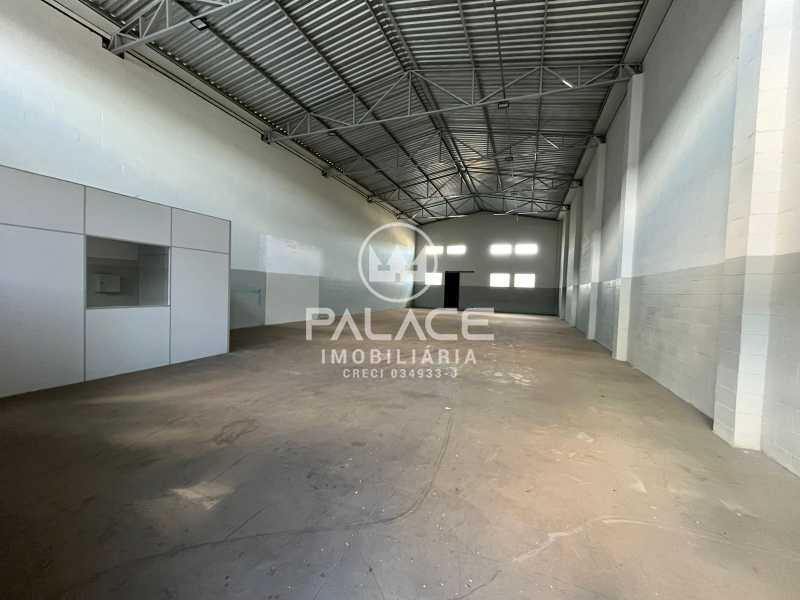 Imagens do imóveis Barracão :  / Comercial / Guamium