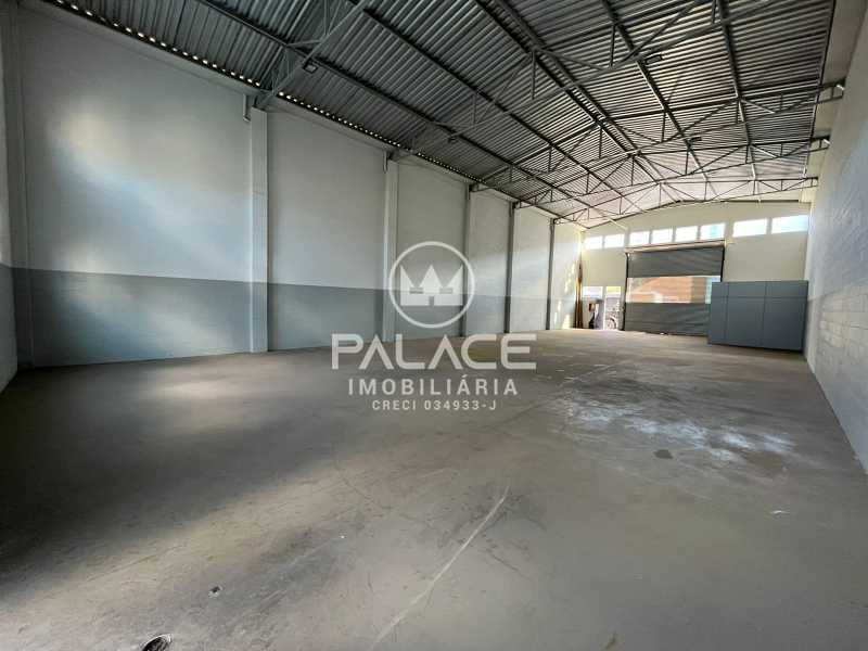 Imagens do imóveis Barracão :  / Comercial / Guamium