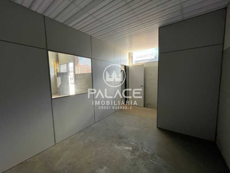 Imagens do imóveis Barracão :  / Comercial / Guamium