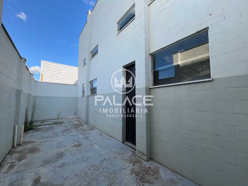 Imagens do imóveis Barracão :  / Comercial / Guamium