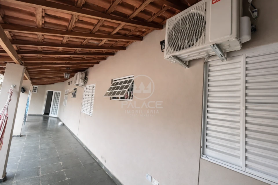 CASA TÉRREA A VENDA NO BAIRRO JARDIM ABAETÉ, PIRACICABA, SP.