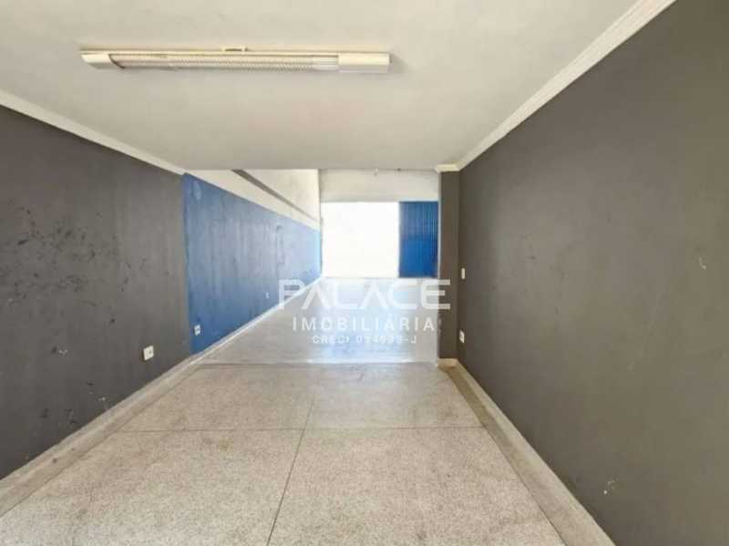 Imagens do imóveis Barracão :  / Comercial / Vila Industrial