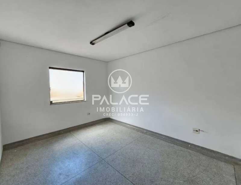 Imagens do imóveis Barracão :  / Comercial / Vila Industrial