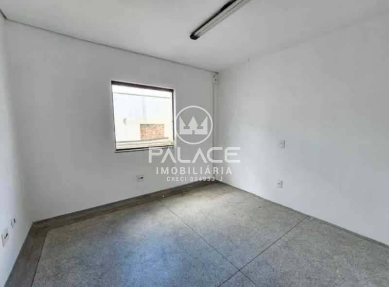 Imagens do imóveis Barracão :  / Comercial / Vila Industrial