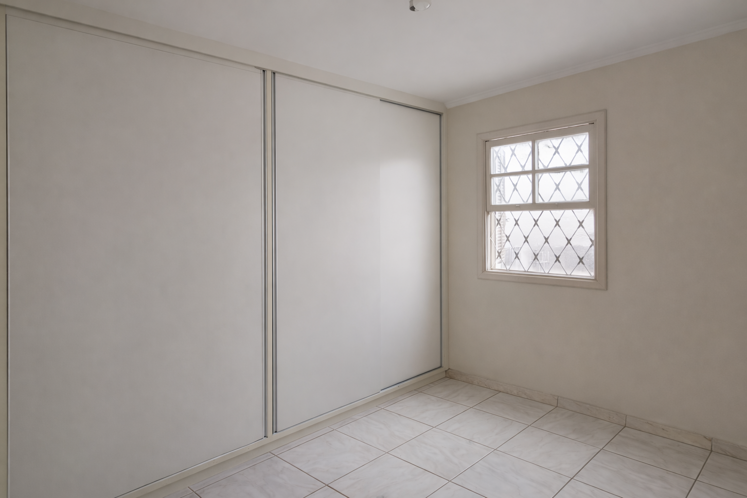 CASA / LOCACAO / 2 QUARTOS / BAIRRO ALTO