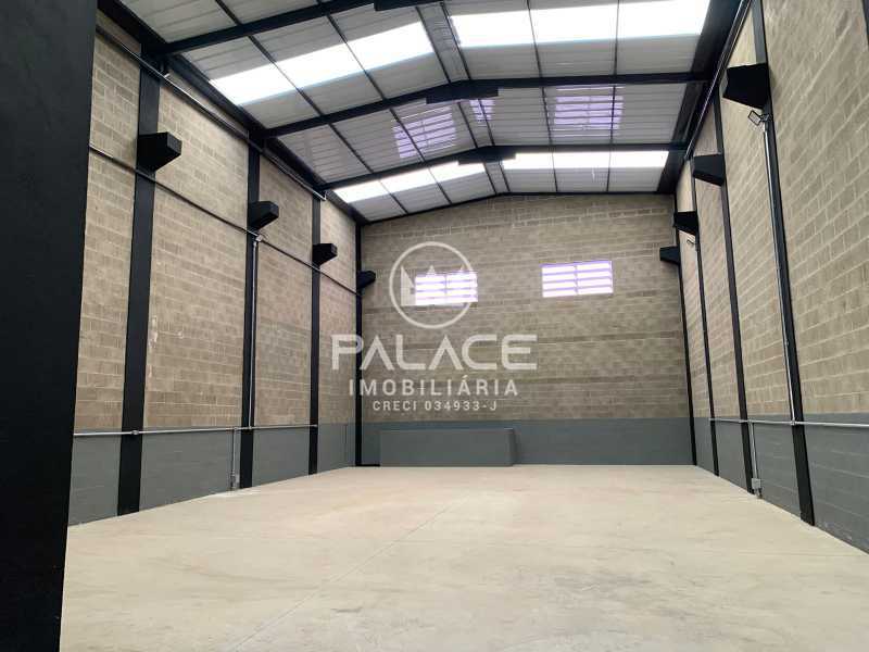 Imagens do imóveis Barracão :  / Comercial / Jardim Califórnia