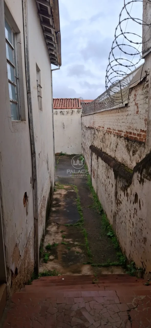 Casa  a venda proxima a Avenida Carlos Botelho.(reforma/demolição) - foto 4