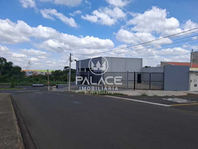 Imagens do imóveis Barracão :  / Comercial / Pompéia