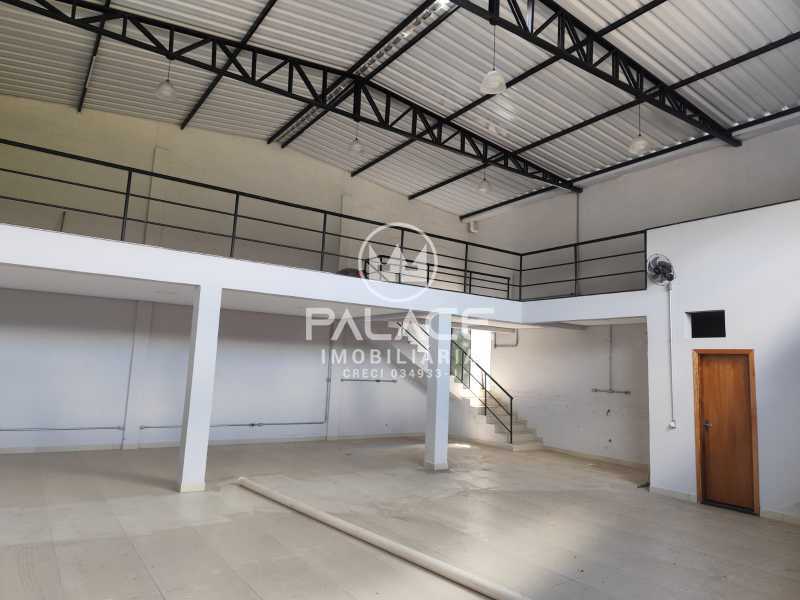 Imagens do imóveis Barracão :  / Comercial / Pompéia