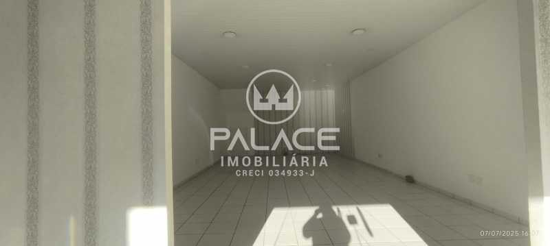 Imagens do imóveis Salão :  / Comercial / Centro