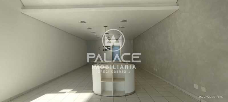 Imagens do imóveis Salão :  / Comercial / Centro