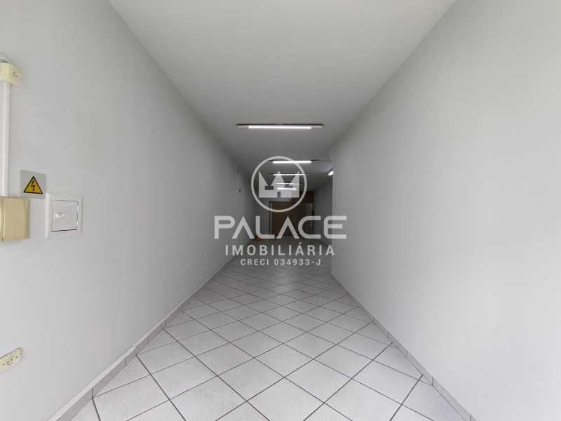 Imagens do imóveis Salão :  / Comercial / Centro