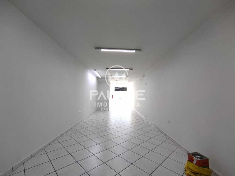 Imagens do imóveis Salão :  / Comercial / Centro