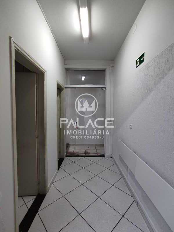 Imagens do imóveis Salão :  / Comercial / Centro