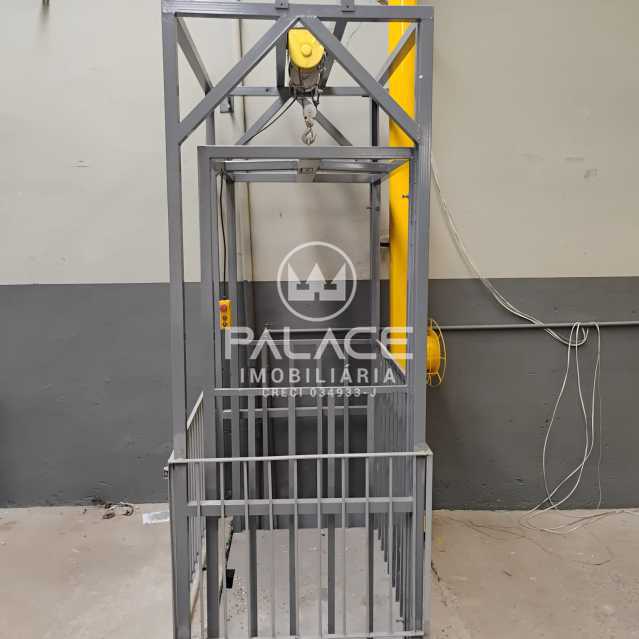 Imagens do imóveis Barracão :  / Comercial / Parque São Jorge