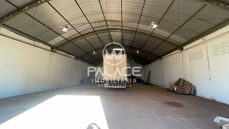 Imagens do imóveis Barracão :  / Comercial / Chácaras Água Branca