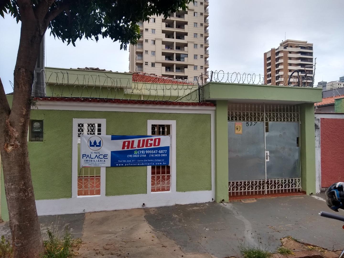 Casa com 3 dormitórios para alugar / Centro
