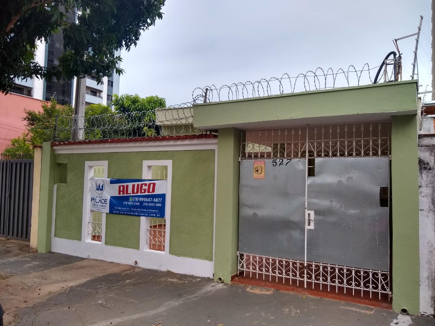 Casa com 3 dormitórios para alugar / Centro