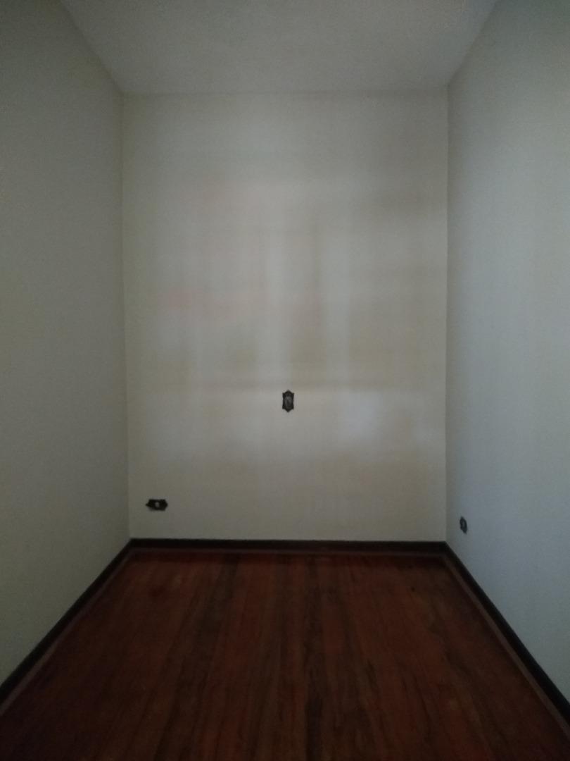 Casa com 3 dormitórios para alugar / Centro