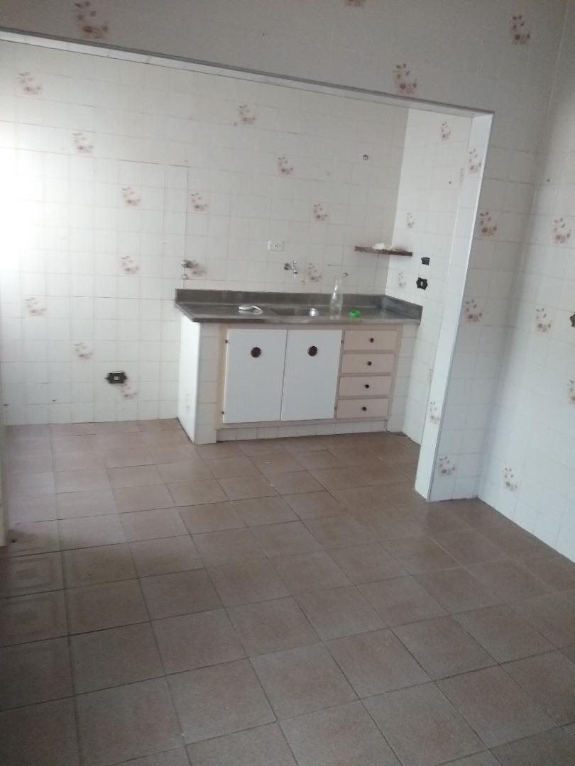 Casa com 3 dormitórios para alugar / Centro