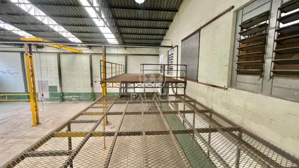 BARRACÃO COM PONTE ROLANTE PARA LOCAÇÃO NA PAULICEIA, PROX A AV 31 DE MARÇO