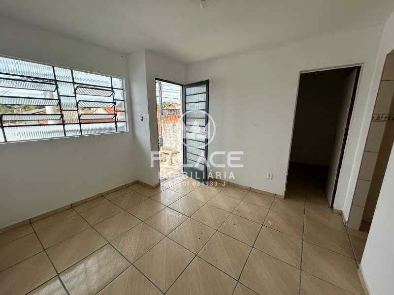 Casa de rua :  / Residencial / Vila Industrial