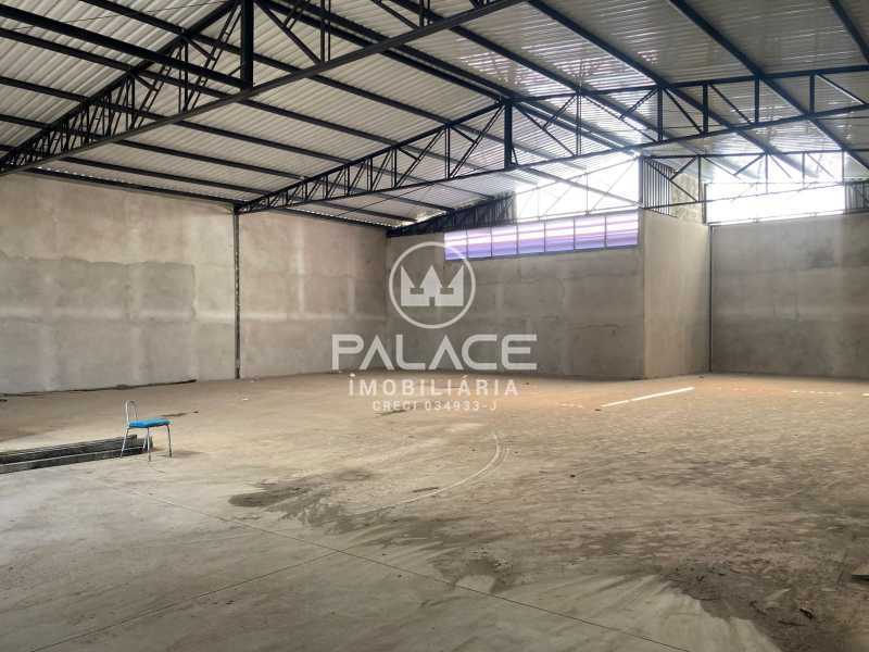 Imagens do imóveis Barracão :  / Comercial / Santa Terezinha