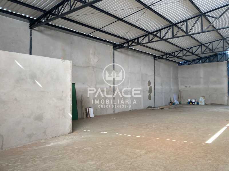 Imagens do imóveis Barracão :  / Comercial / Santa Terezinha