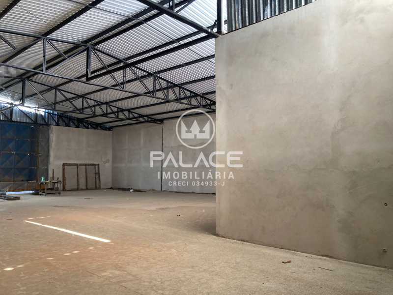 Imagens do imóveis Barracão :  / Comercial / Santa Terezinha