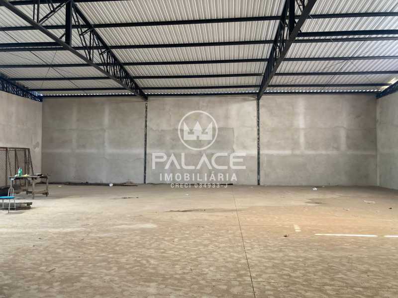 Imagens do imóveis Barracão :  / Comercial / Santa Terezinha