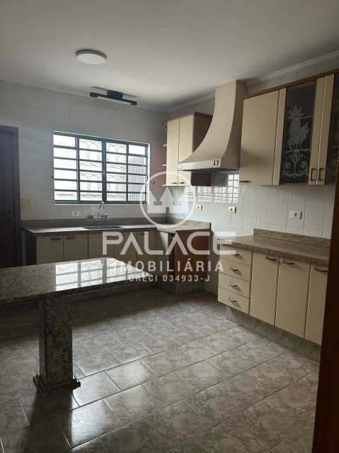 Casa de rua : Térrea / Residencial / Jardim Petrópolis