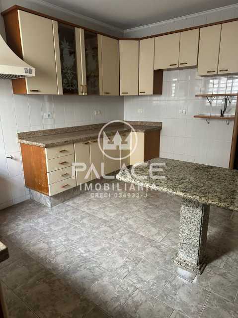 Casa de rua : Térrea / Residencial / Jardim Petrópolis