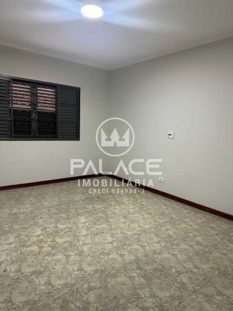 Casa de rua : Térrea / Residencial / Jardim Petrópolis