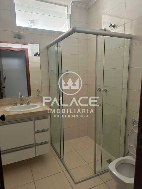 Casa de rua : Térrea / Residencial / Jardim Petrópolis