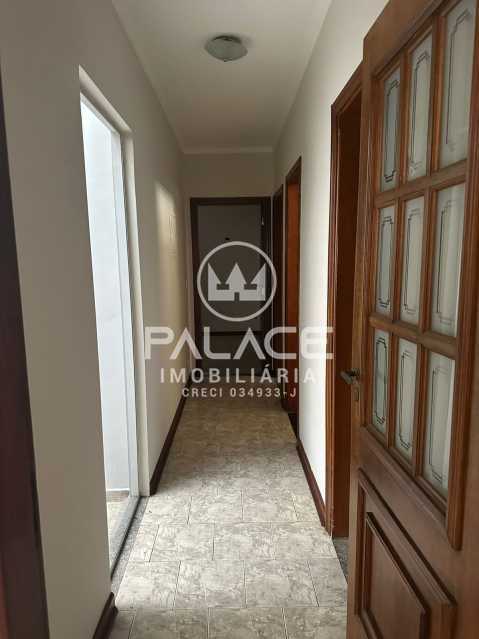 Casa de rua : Térrea / Residencial / Jardim Petrópolis