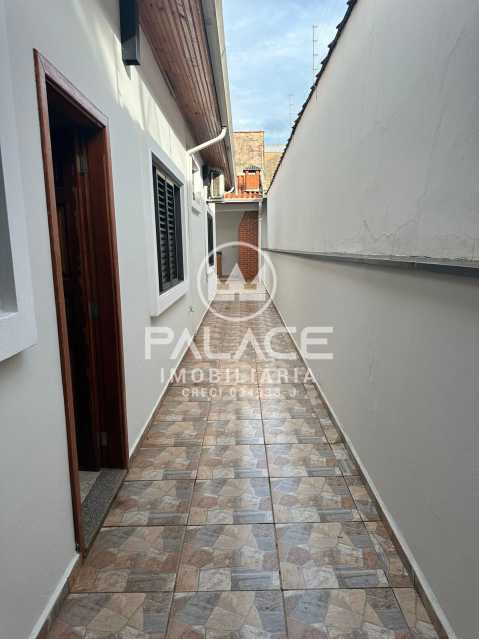 Casa de rua : Térrea / Residencial / Jardim Petrópolis