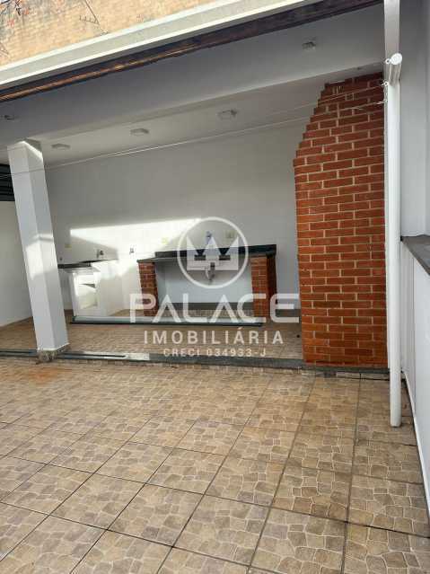 Casa de rua : Térrea / Residencial / Jardim Petrópolis