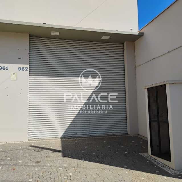 Imagens do imóveis Barracão :  / Comercial / Santa Terezinha